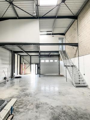 Entrepôt - 232 m²