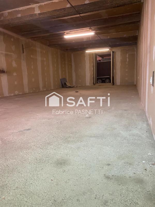 Maison - 275 m² - 8 pièces