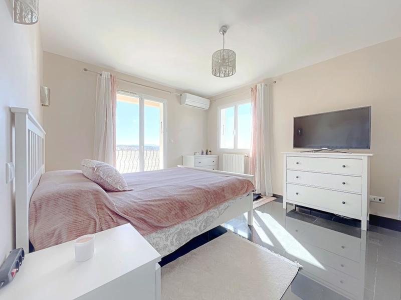 Villa - 185 m² - 8 pièces