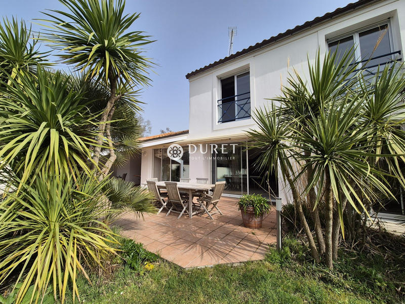 Maison - 205 m² - 6 pièces