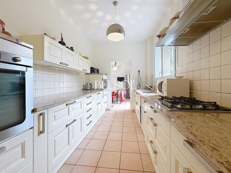 Maison - 205 m² - 6 pièces