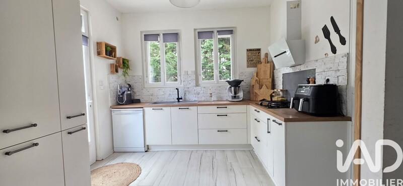 Maison - 241 m² - 7 pièces