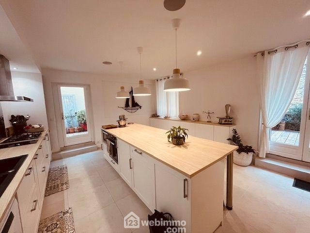 Maison - 224 m² - 6 pièces