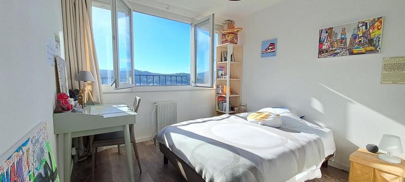 Appartement - 93 m² - 4 pièces