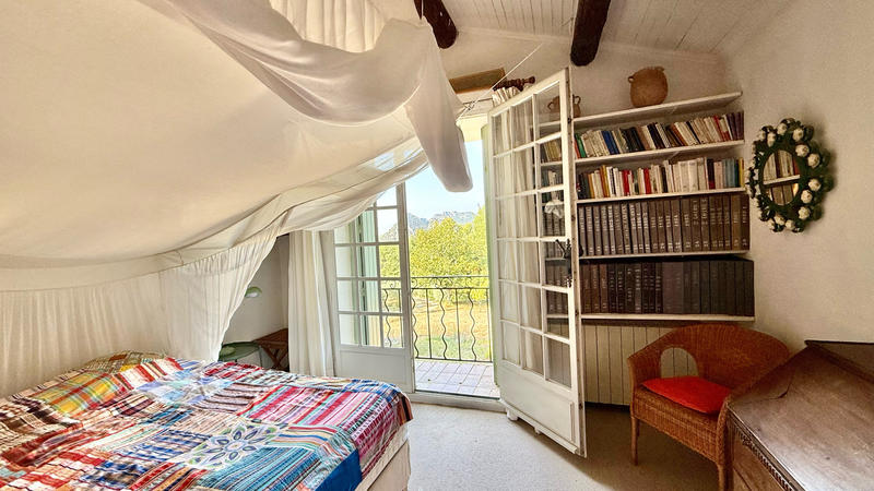 Mas - 250 m² - 10 pièces