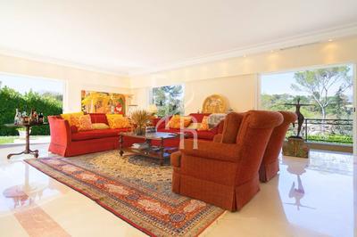 Villa - 329 m² - 10 pièces