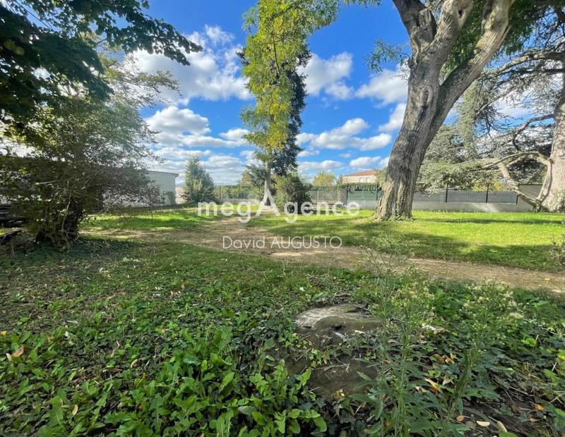 Terrain constructible - 701 m²