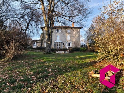 Maison - 400 m² - 6 pièces