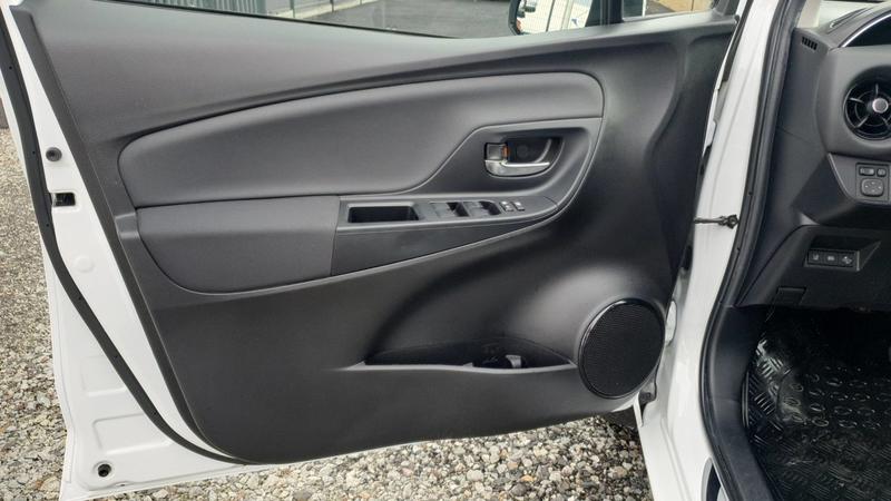 Toyota Yaris 1.5 Vvt-i 100 Hybrid E-Cvt Dynamic Confort - Automatique