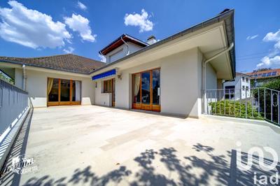 Maison - 200 m² - 8 pièces