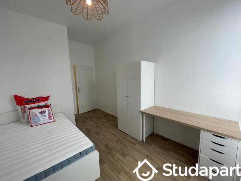 Chambre - 11 m² - 1 pièce
