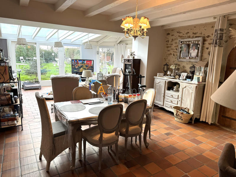 Maison - 240 m² - 8 pièces