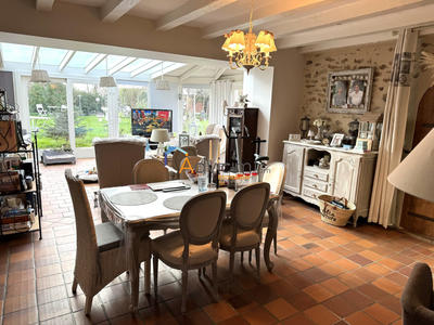 Maison - 240 m² - 8 pièces