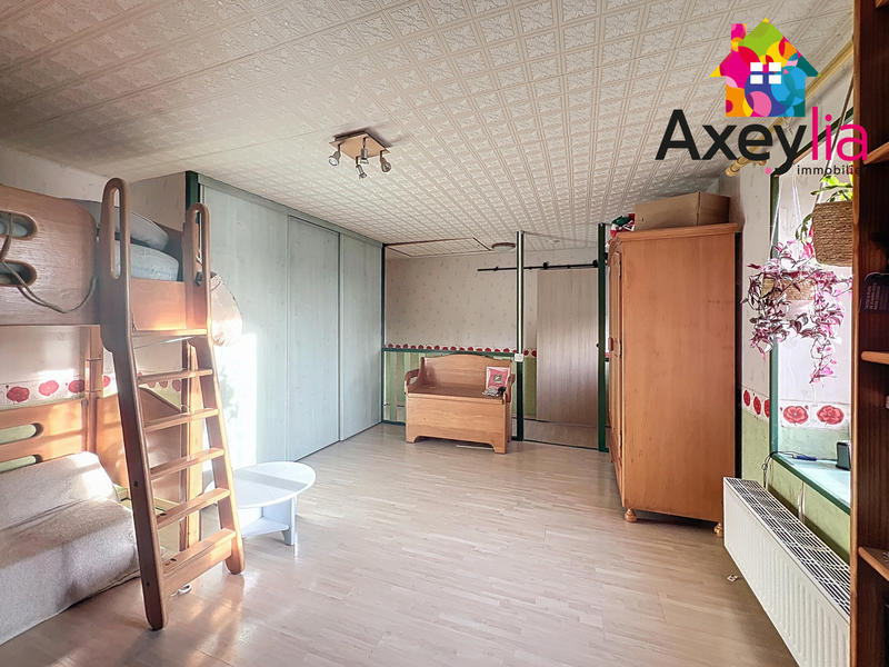 Maison - 234 m² - 9 pièces