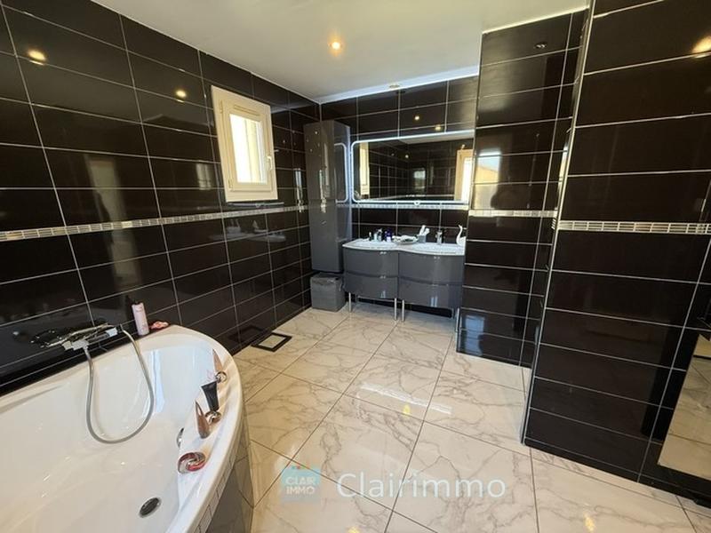 Maison - 180 m² - 5 pièces