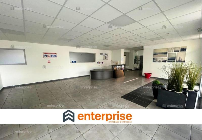 Local commercial - 744 m²