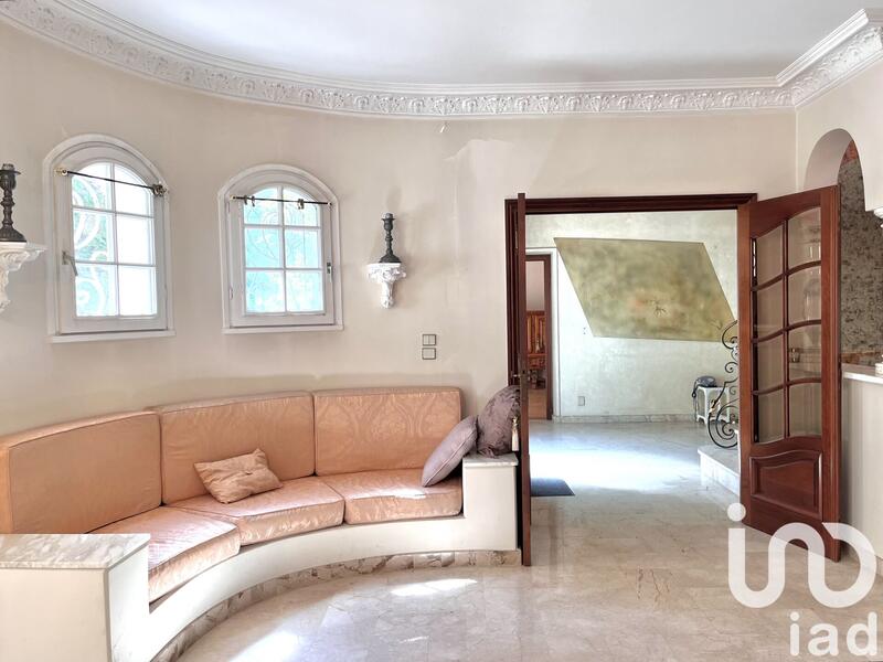 Maison - 334 m² - 9 pièces