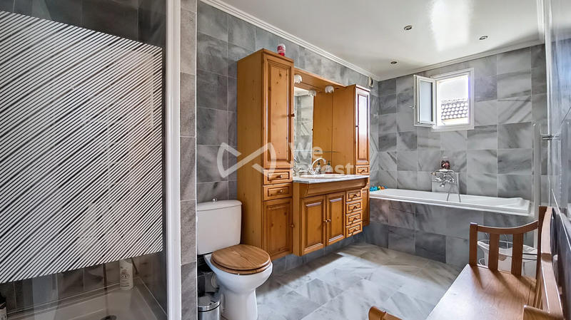 Maison - 295 m² - 10 pièces