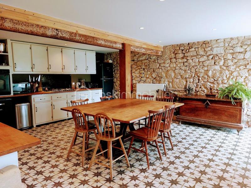 Propriété - 242 m² - 7 pièces