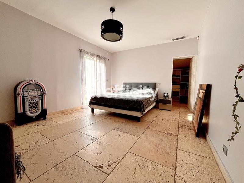 Maison - 230 m² - 7 pièces