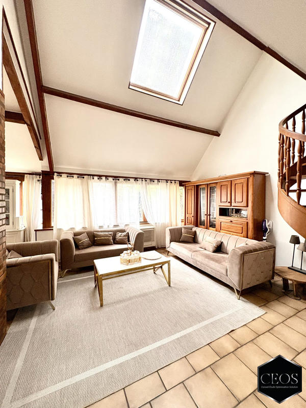 Maison - 210 m² - 8 pièces