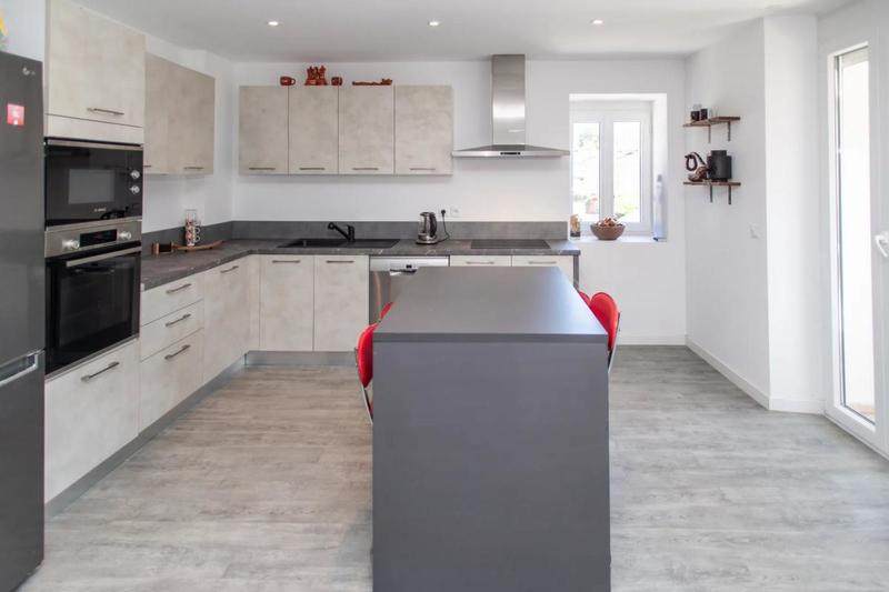 Appartement - 99 m² - 4 pièces