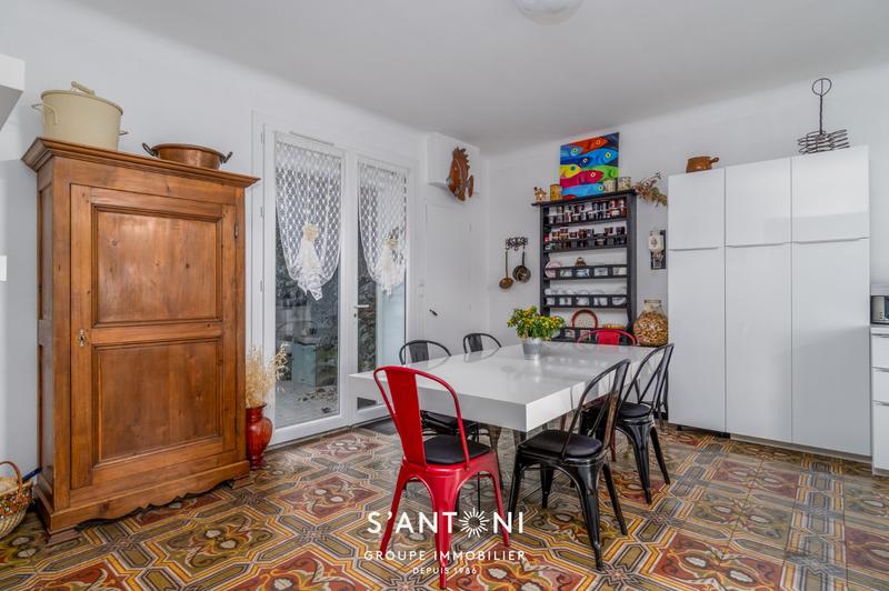 Maison - 201 m² - 7 pièces