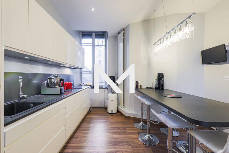 Appartement - 229 m² - 7 pièces