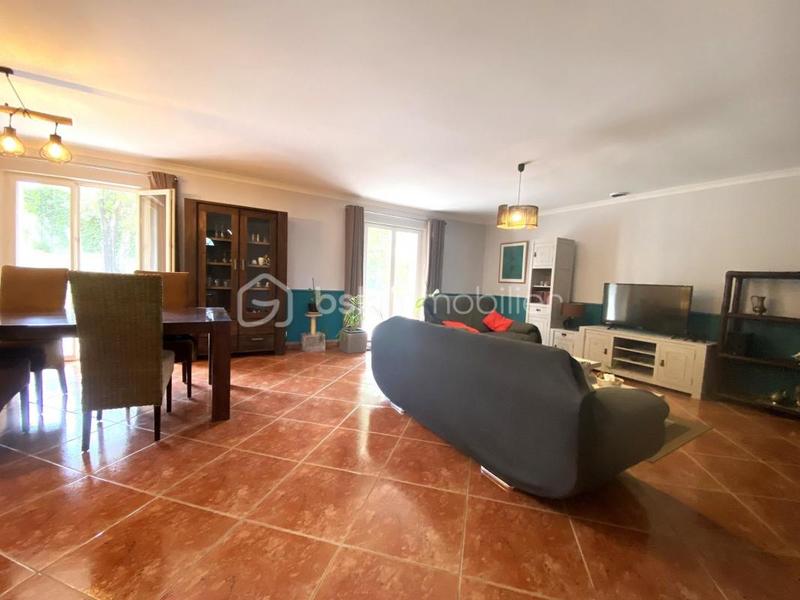 Propriété - 225 m² - 9 pièces
