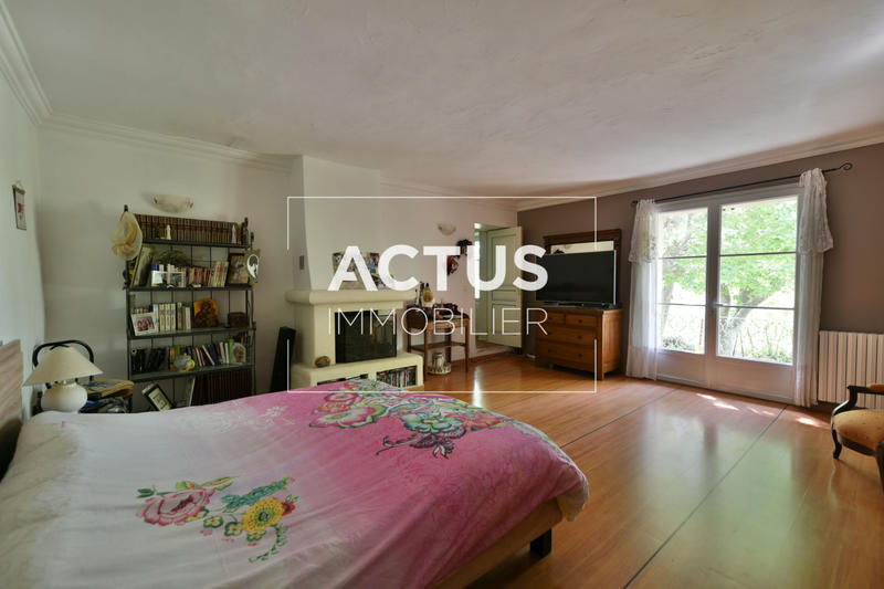 Maison - 450 m² - 12 pièces