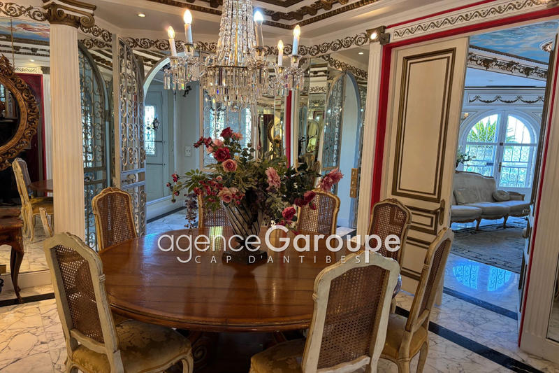 Maison - 300 m² - 8 pièces