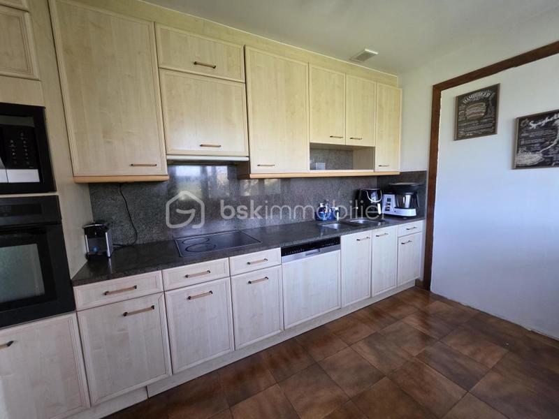 Maison traditionnelle - 166 m² - 8 pièces