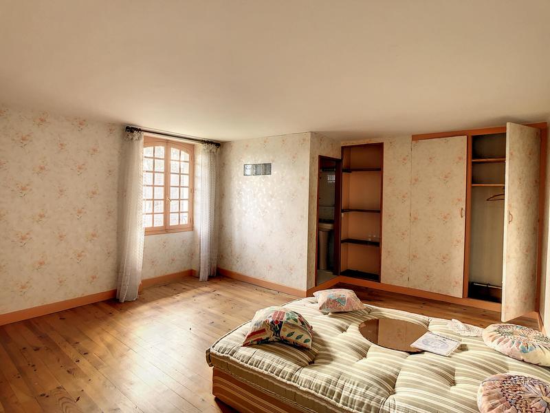 Maison - 460 m² - 13 pièces