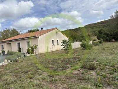 Terrain constructible - 1 500 m²