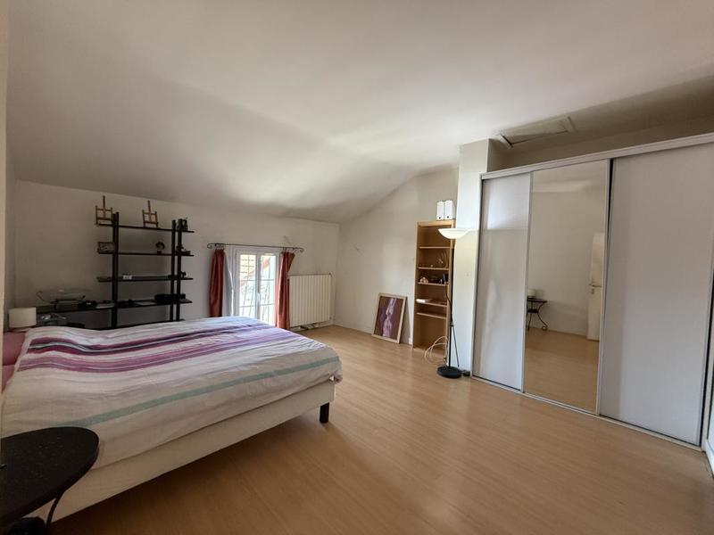 Maison - 250 m² - 10 pièces