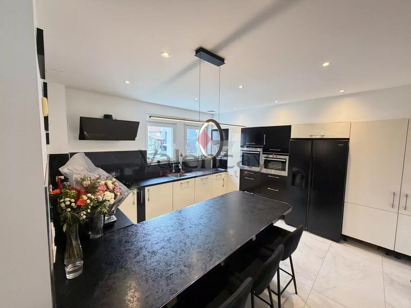 Maison - 152 m² - 6 pièces