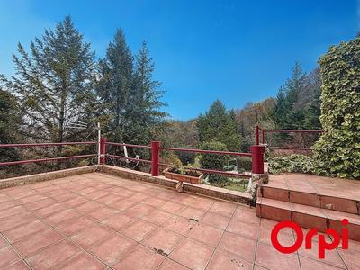 Maison - 198 m² - 8 pièces