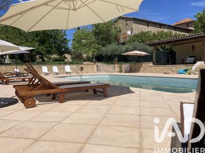 Maison - 896 m² - 27 pièces