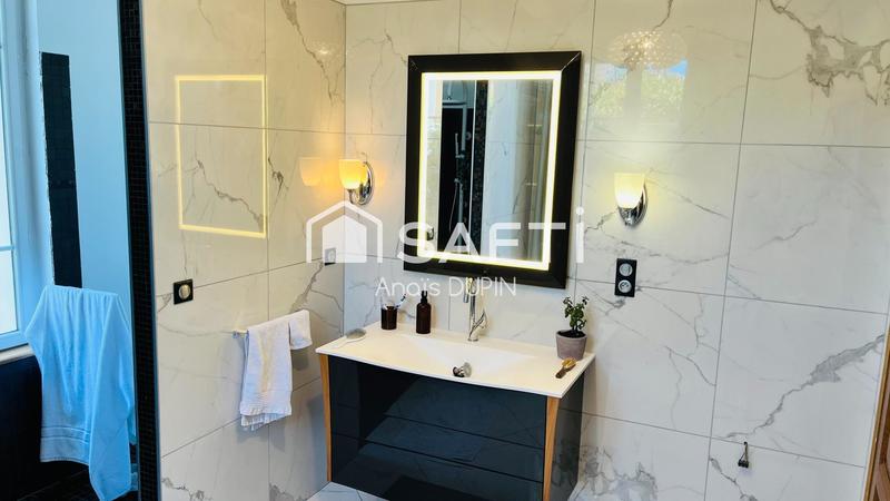 Maison - 213 m² - 6 pièces