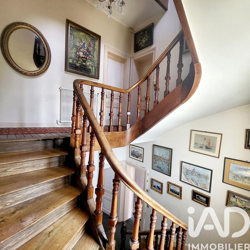 Maison - 265 m² - 9 pièces