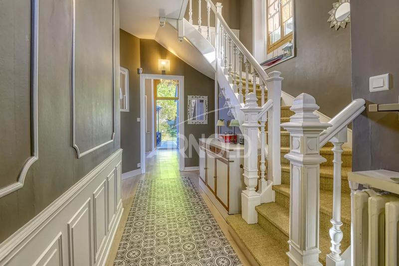 Maison - 217 m² - 8 pièces