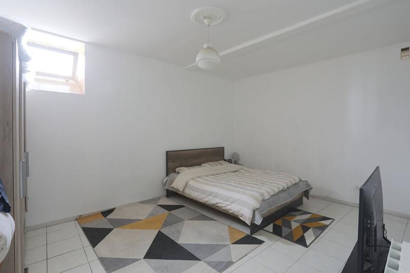 Maison - 250 m² - 10 pièces