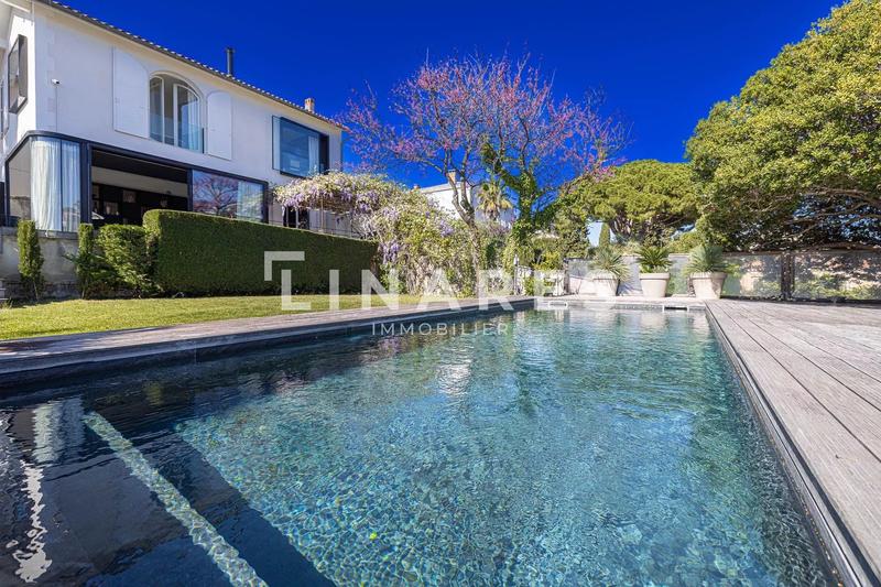 Villa - 250 m² - 5 pièces