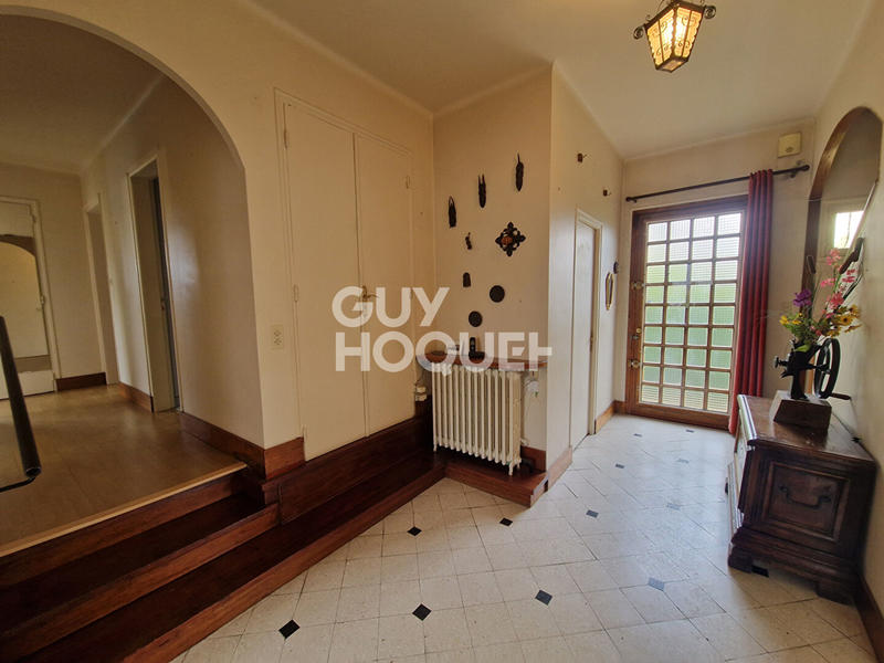 Maison - 230 m² - 10 pièces