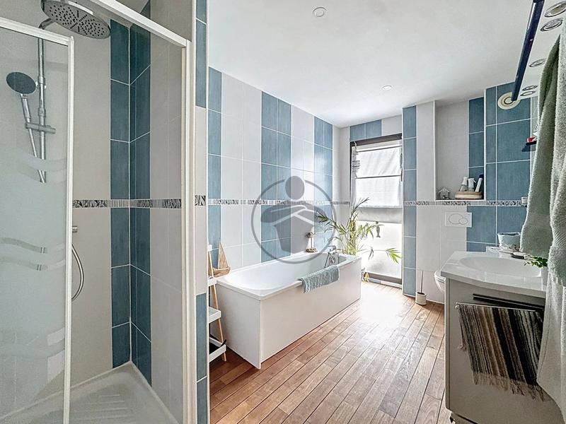 Maison - 180 m² - 7 pièces