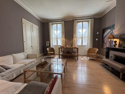 Maison - 225 m² - 7 pièces