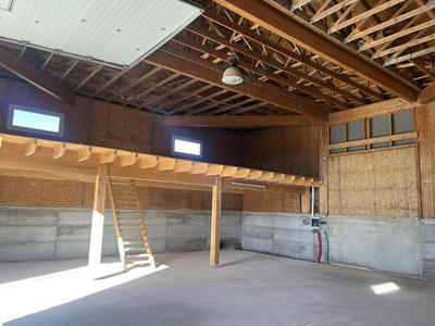 Local d'activité / Entrepôt - 164 m²