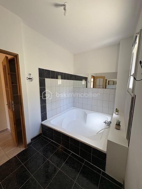 Château - 180 m² - 6 pièces