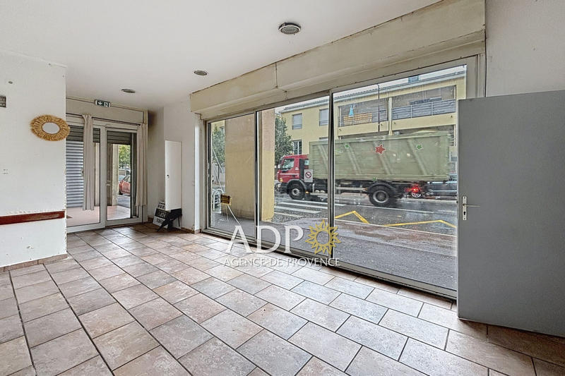 Local commercial - 43 m² - 2 pièces