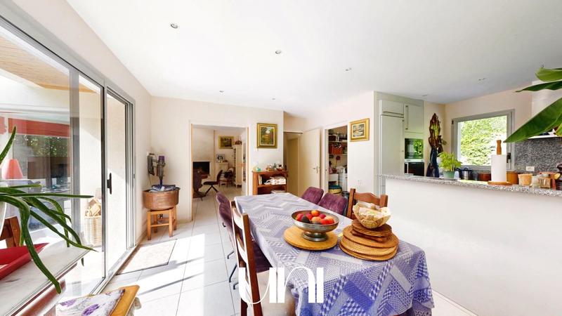 Maison - 264 m² - 8 pièces